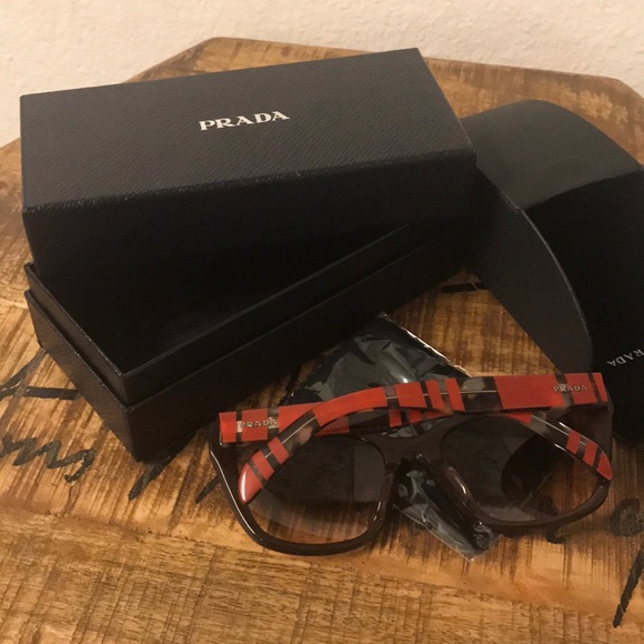 Prada tortoise shell & red frame sunglasses - Picture 8 of 8